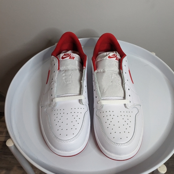 Nike Jordan 1 Retro Low Oh Men's size 10 in Red and White - Picture 3 of 11